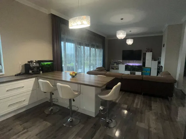 Eladó ház Szada 253 nm