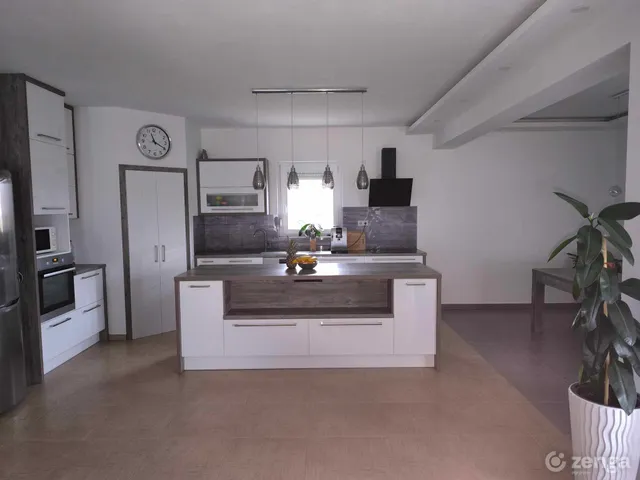 Eladó ház Szombathely, Újperint 178 nm