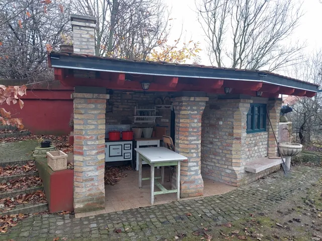 Eladó ház Budapest III. kerület, Aranyhegy 263 nm