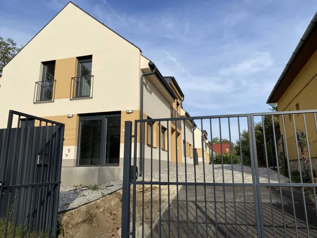 Eladó lakás Balatonszárszó 104 nm