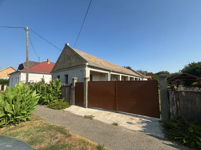 Eladó ház Tét 174 nm