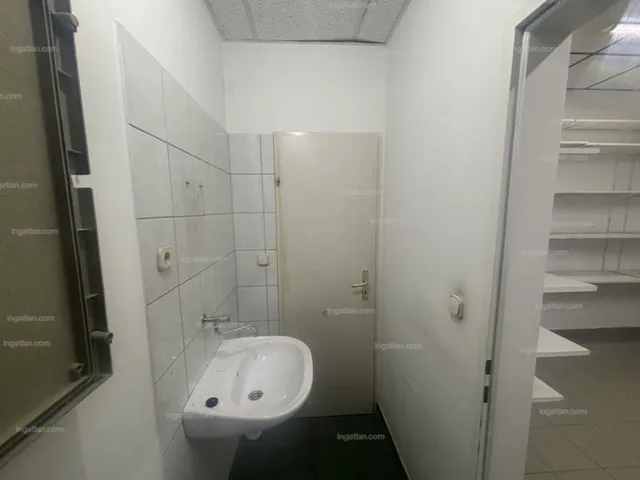 Eladó kereskedelmi és ipari ingatlan Hévíz, Erzsébet királyné utca 10 22 nm