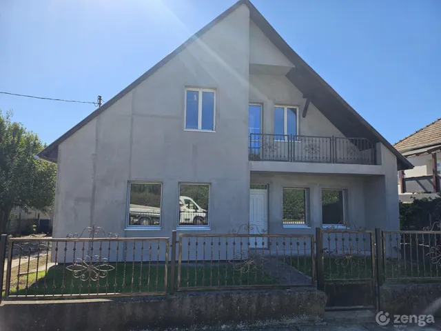 Eladó ház Máriahalom 190 nm