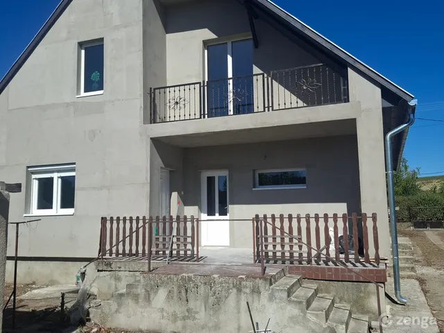 Eladó ház Máriahalom 206 nm