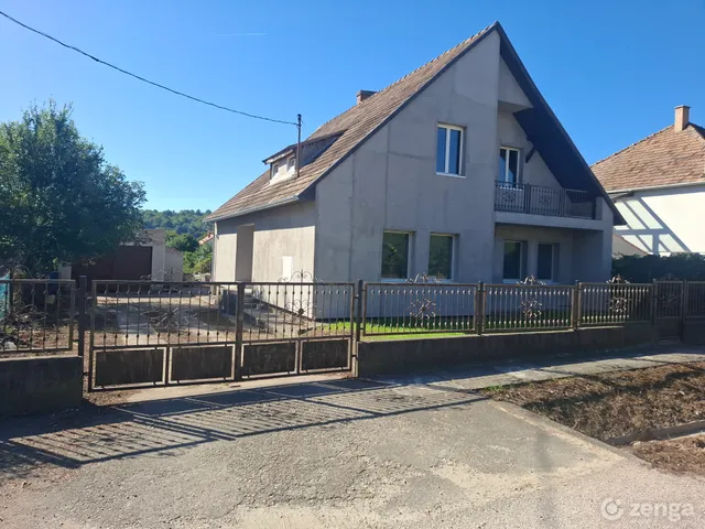 Eladó ház Máriahalom 220 nm