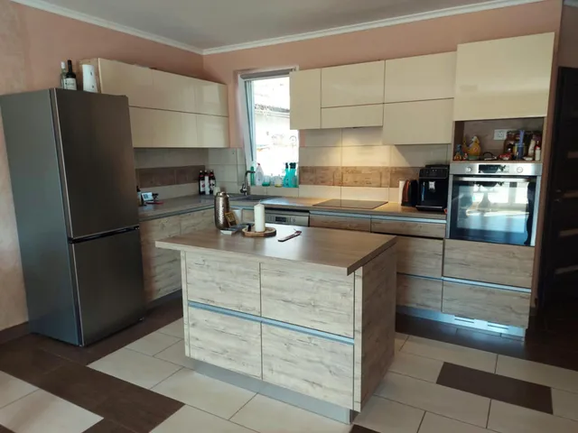 Eladó ház Biatorbágy, Iharos, Naphegy köz 202 nm