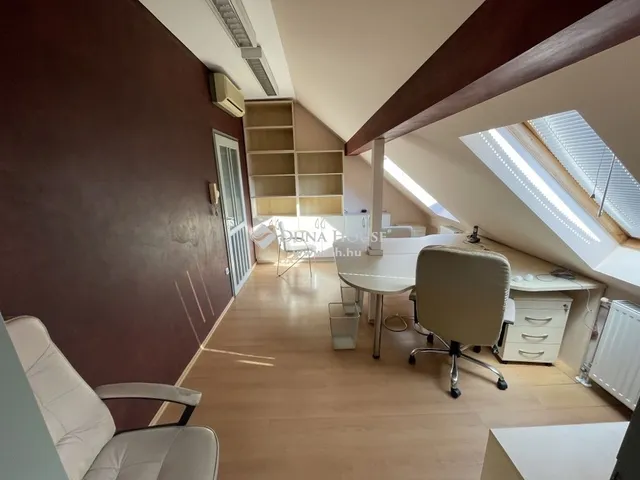 Eladó kereskedelmi és ipari ingatlan Kecskemét, Belváros 260 nm