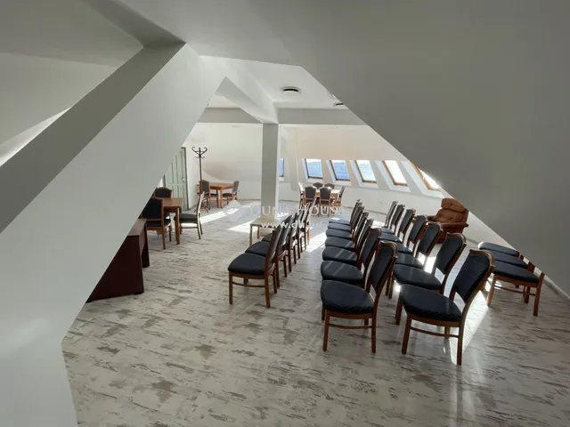 Kiadó kereskedelmi és ipari ingatlan Kecskemét, Belváros 260 nm