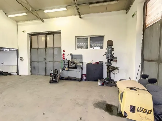 Eladó kereskedelmi és ipari ingatlan Kocsér 589 nm