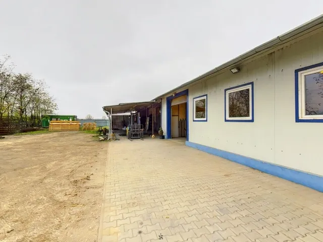 Eladó kereskedelmi és ipari ingatlan Kocsér 589 nm