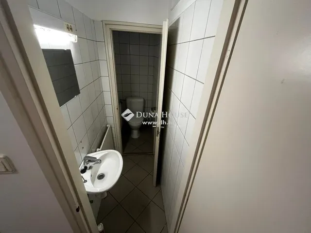 Eladó kereskedelmi és ipari ingatlan Kecskemét 256 nm