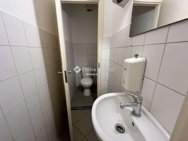Eladó kereskedelmi és ipari ingatlan Kecskemét 128 nm