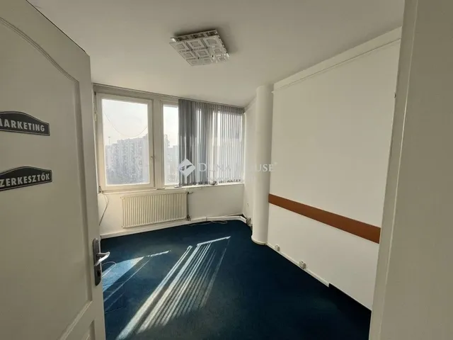 Eladó kereskedelmi és ipari ingatlan Kecskemét 128 nm