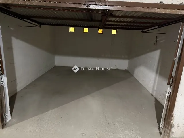 Eladó garázs Kecskemét, Hunyadiváros 20 nm