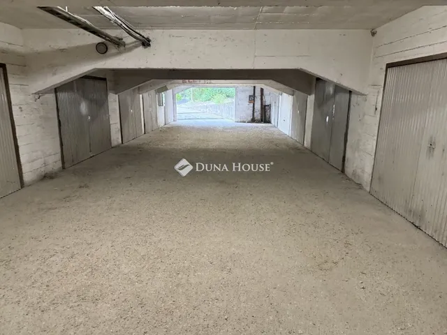 Eladó garázs Kecskemét, Hunyadiváros 20 nm