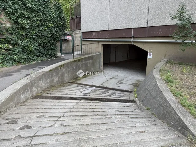 Eladó garázs Kecskemét, Hunyadiváros 20 nm