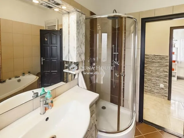 Eladó ház Kecskemét, Hunyadiváros 138 nm