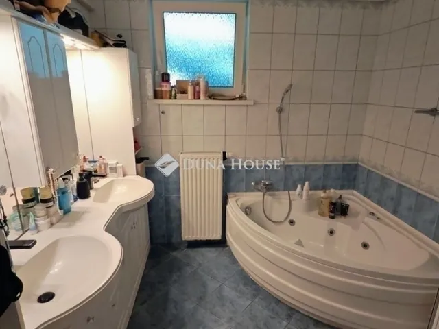 Eladó ház Kecskemét, Belsőnyír 151 nm