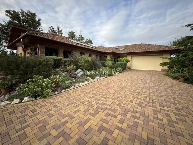 Eladó ház Kecskemét 300 nm