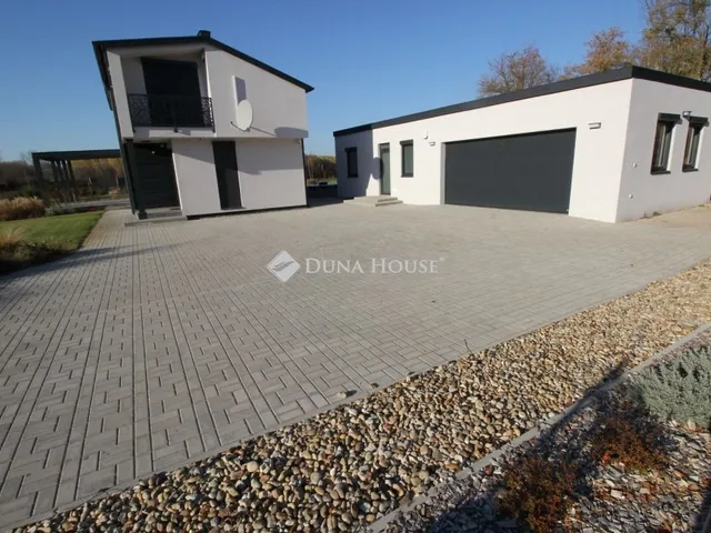 Kiadó ház Kecskemét, Máriahegy 137 nm