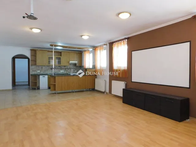 Kiadó lakás Kecskemét, Belváros 86 nm