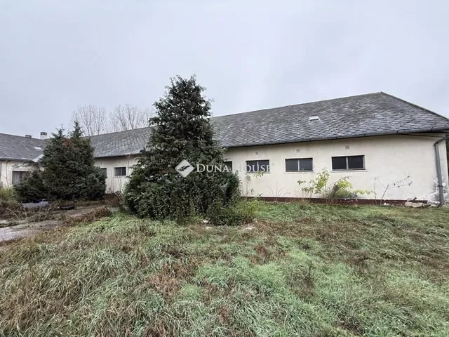 Eladó kereskedelmi és ipari ingatlan Nagykáta 1000 nm