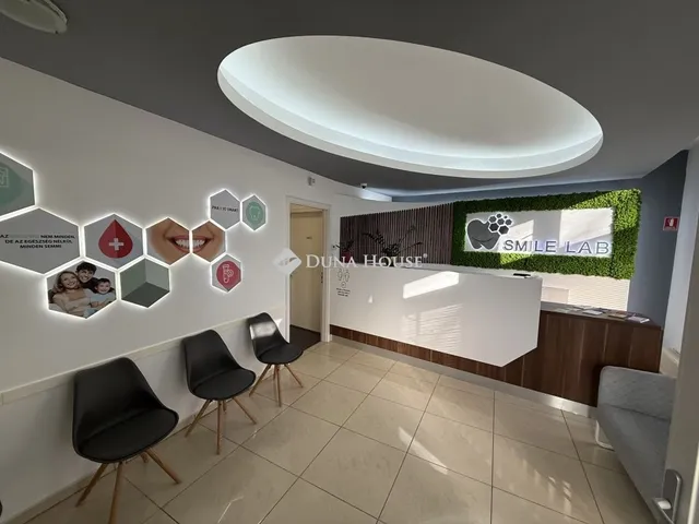 Eladó kereskedelmi és ipari ingatlan Kecskemét 82 nm