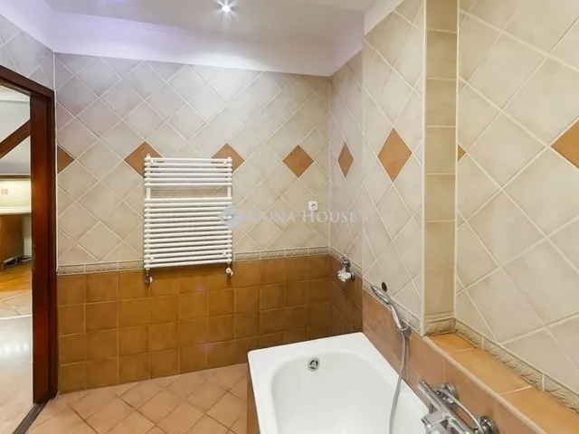 Eladó lakás Kecskemét, Belváros 98 nm