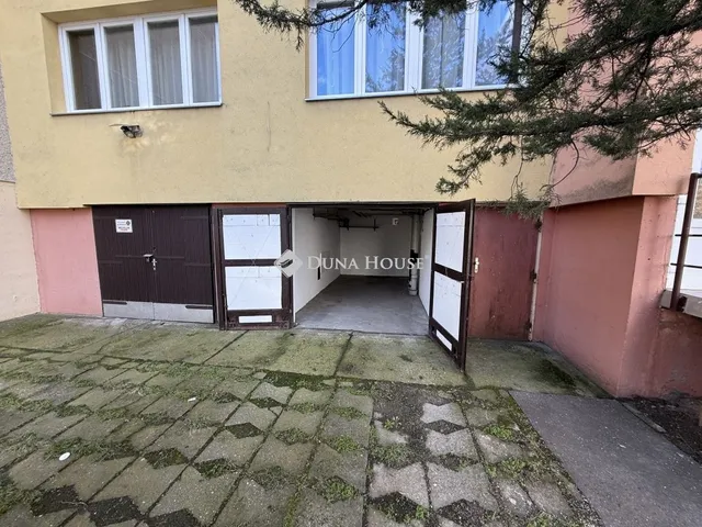Eladó garázs Kecskemét 13 nm