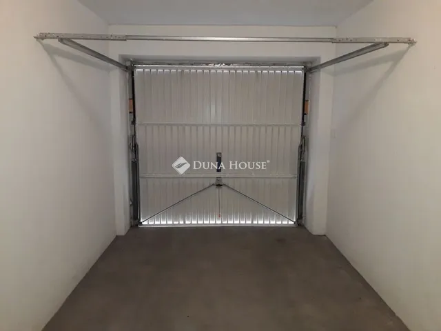 Eladó garázs Kecskemét, Belváros 12 nm