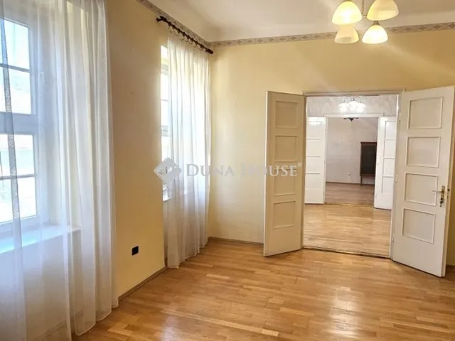 Eladó kereskedelmi és ipari ingatlan Kecskemét, Belváros 78 nm