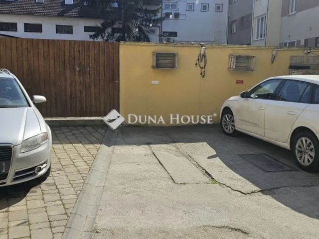 Eladó kereskedelmi és ipari ingatlan Kecskemét, Belváros 78 nm