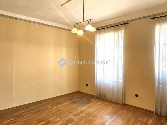 Eladó kereskedelmi és ipari ingatlan Kecskemét, Belváros 78 nm