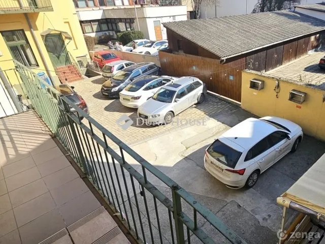 Eladó kereskedelmi és ipari ingatlan Kecskemét, Belváros 78 nm