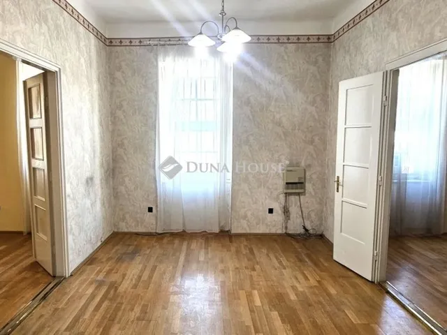 Eladó kereskedelmi és ipari ingatlan Kecskemét, Belváros 78 nm