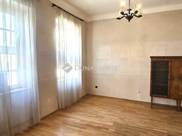 Eladó kereskedelmi és ipari ingatlan Kecskemét, Belváros 78 nm