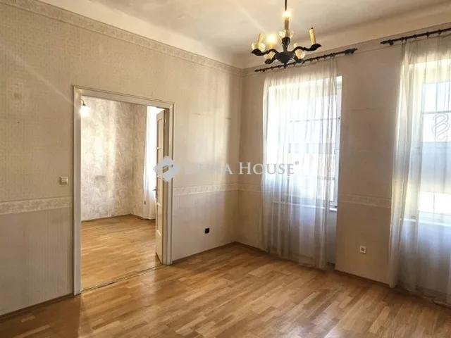 Eladó kereskedelmi és ipari ingatlan Kecskemét, Belváros 78 nm