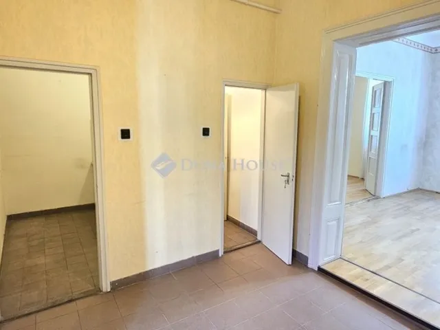 Eladó kereskedelmi és ipari ingatlan Kecskemét, Belváros 78 nm