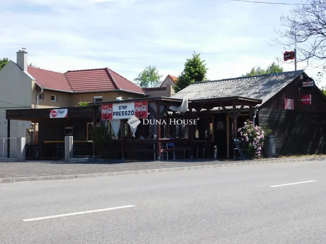 Eladó kereskedelmi és ipari ingatlan Kecskemét, Hunyadiváros 82 nm