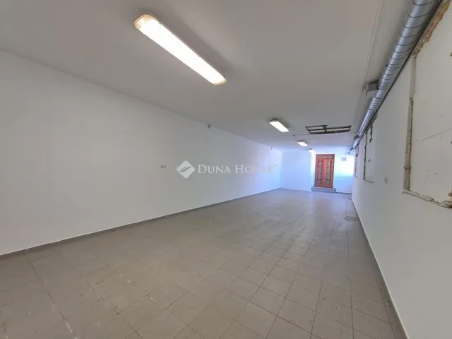 Eladó kereskedelmi és ipari ingatlan Kecskemét, Kőrösihegy 1100 nm