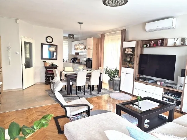 Eladó ház Kecskemét, Hunyadiváros 131 nm