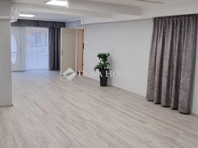Eladó lakás Kecskemét, Belváros 81 nm