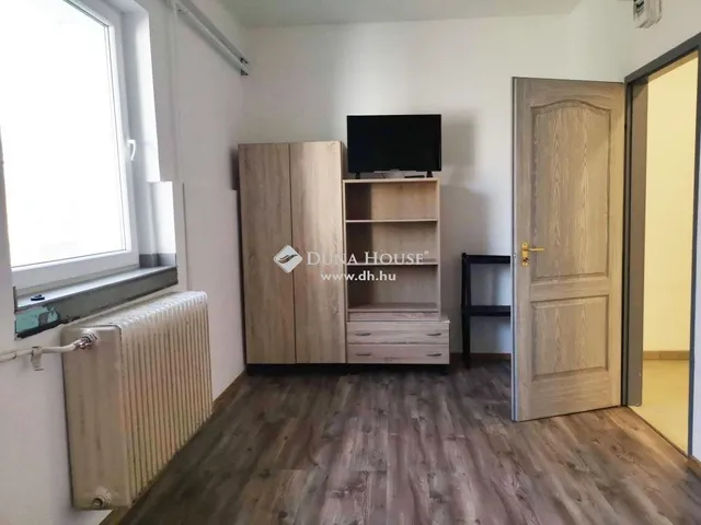 Kiadó lakás Városföld 186 nm