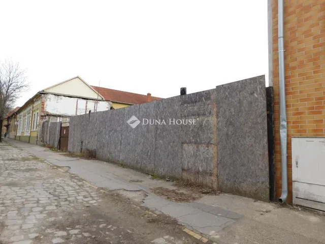 Eladó telek Kecskemét 695 nm