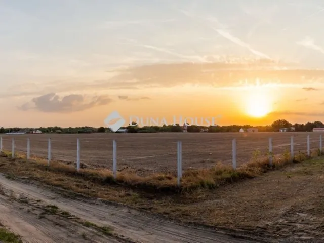 Eladó kereskedelmi és ipari ingatlan Helvécia 181191 nm