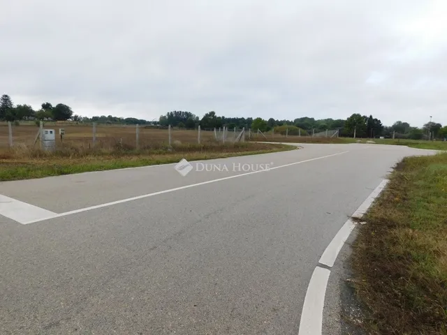Eladó kereskedelmi és ipari ingatlan Kecskemét 9800 nm