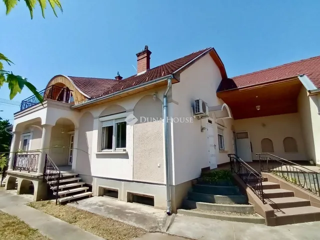 Eladó ház Kecskemét 260 nm