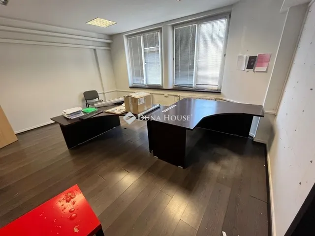 Eladó kereskedelmi és ipari ingatlan Kecskemét 100 nm