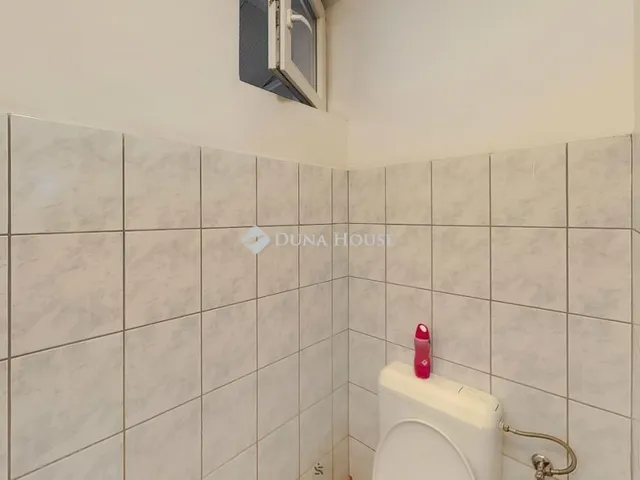 Eladó kereskedelmi és ipari ingatlan Nagykőrös 589 nm