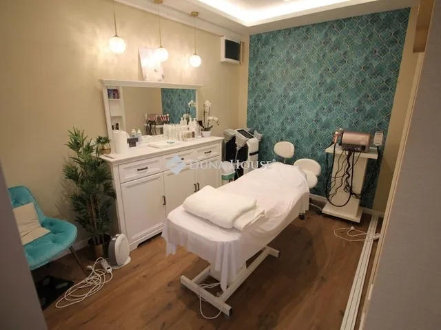 Eladó kereskedelmi és ipari ingatlan Kecskemét, Belváros 40 nm